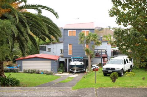 Photo of property in 14 Coates Road, Cockle Bay, Auckland, 2014