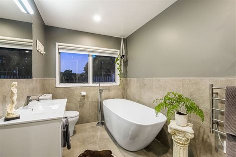 Photo of property in 2 Miran Lane, Red Beach, 0932