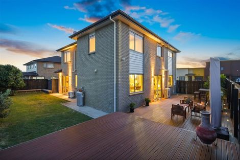 Photo of property in 16 Kirikiri Drive, Papakura, 2110