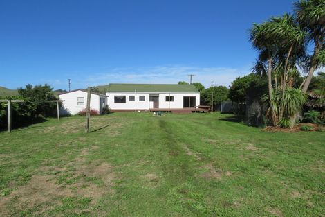 Photo of property in 43 Main Road, Tolaga Bay, 4077