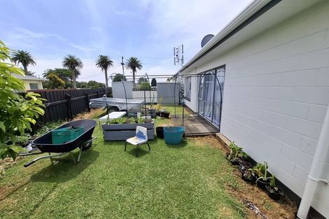 Photo of property in 2/52 Bayly Street, Waitara, 4320