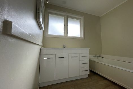 Photo of property in 12 Norma Avenue, Te Atatu South, Auckland, 0610