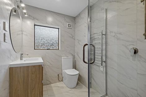 Photo of property in 13 Tarahanga Street, Northcote, Auckland, 0627