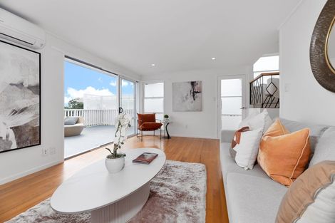 Photo of property in 8 Hauraki Crescent, Pinehill, Auckland, 0632