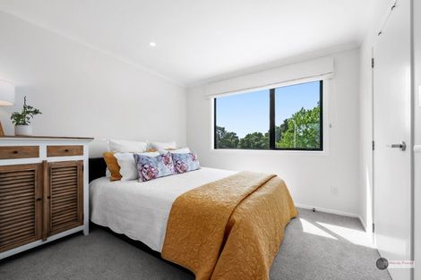 Photo of property in 33 Leo Waikari Crescent, Wallaceville, Upper Hutt, 5018