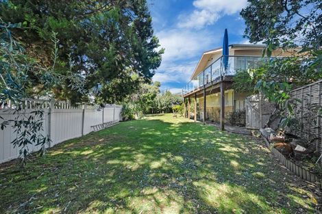 Photo of property in 2 Tudward Glade, Hillcrest, Auckland, 0627