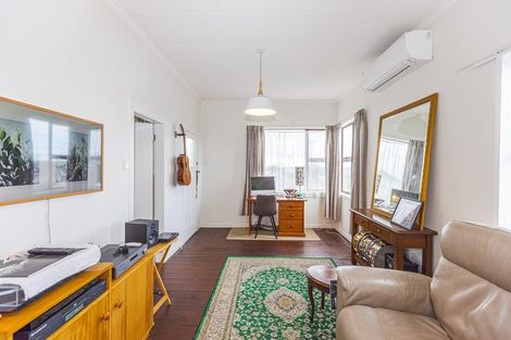 Photo of property in 9 Manuka Street, Castlecliff, Whanganui, 4501