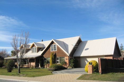 Photo of property in 5 Meadowstone Drive, Wanaka, 9305