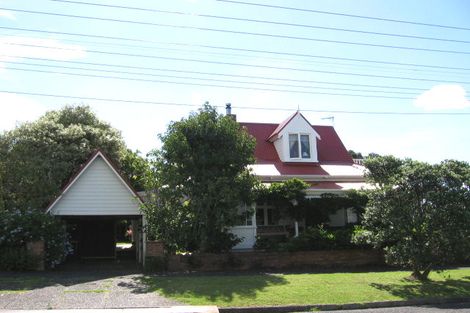Photo of property in 31 William Bond Street, Stanley Point, Auckland, 0624