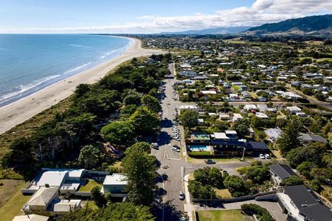 Photo of property in 52 Tutere Street, Waikanae Beach, Waikanae, 5036