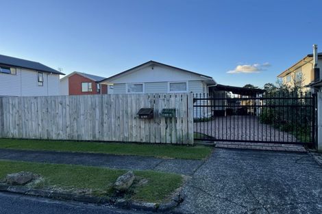 Photo of property in 116 Edgewater Drive, Pakuranga, Auckland, 2010