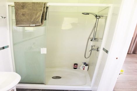 Photo of property in 100 Spinella Drive, Bayview, Auckland, 0629