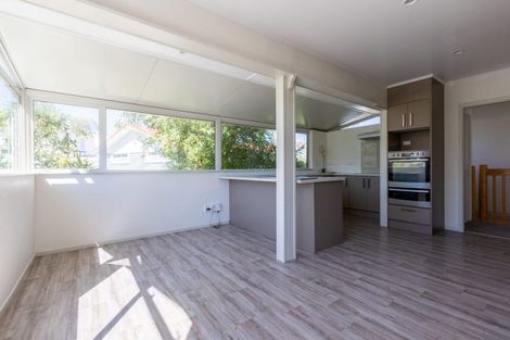 Photo of property in 8 Altona Road, Forrest Hill, Auckland, 0620