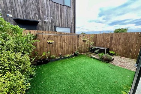 Photo of property in 2/5 Brandon Road, Glen Eden, Auckland, 0602