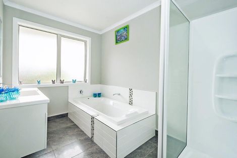 Photo of property in 21 Shillingford Boulevard, Rolleston, 7615