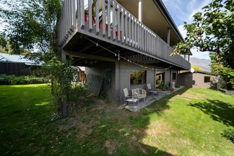 Photo of property in 18 Poplar Drive, Kelvin Heights, Queenstown, 9300