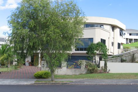 Photo of property in 16 Belleaire Court, West Harbour, Auckland, 0618