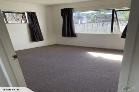 Photo of property in 18 Loughanure Place, Massey, Auckland, 0614