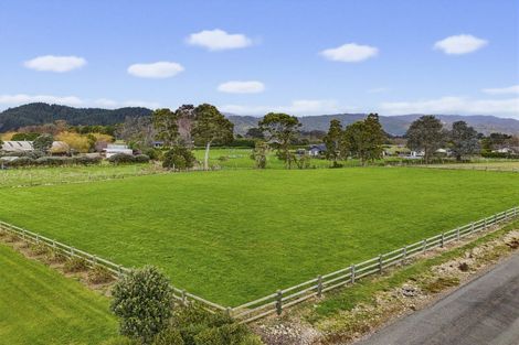 Photo of property in 425 Tararua Road, Levin, 5571