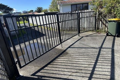 Photo of property in 2/15 Cyril Crescent, West Harbour, Auckland, 0618