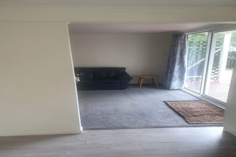 Photo of property in 102 Saddleback Rise, Murrays Bay, Auckland, 0630