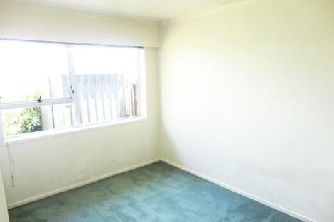 Photo of property in 2/5 Sylvan Crescent, Te Atatu South, Auckland, 0610