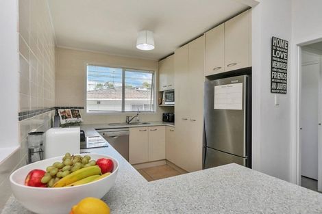 Photo of property in 10 Regency Place, Sunnynook, Auckland, 0632