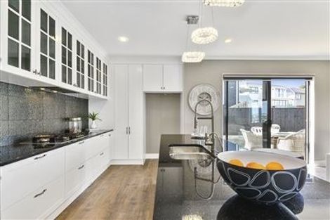 Photo of property in 5 Taraire Place, Orewa, 0931