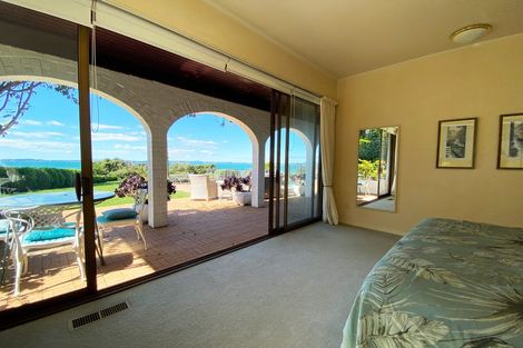 Photo of property in 18 Burford Place, Mellons Bay, Auckland, 2014