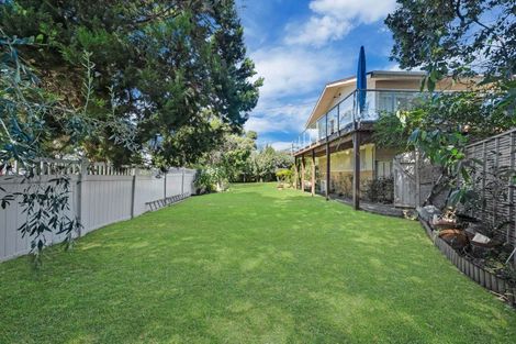 Photo of property in 2 Tudward Glade, Hillcrest, Auckland, 0627