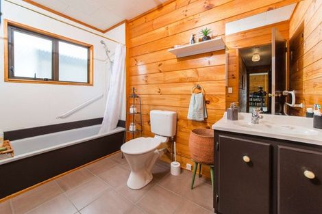 Photo of property in 1/94 Beach Road, Te Atatu Peninsula, Auckland, 0610
