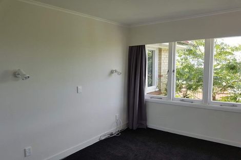 Photo of property in 1/177 Glenfield Road, Hillcrest, Auckland, 0627