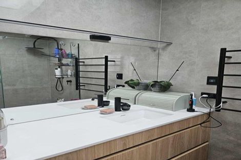 Photo of property in 2/99 Konini Road, Titirangi, Auckland, 0604