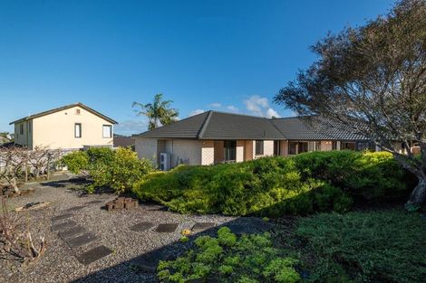 Photo of property in 17 Bundoran Way, Pinehill, Auckland, 0632