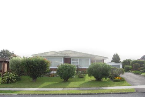 Photo of property in 53 Tupaki Place, Pakuranga Heights, Auckland, 2010