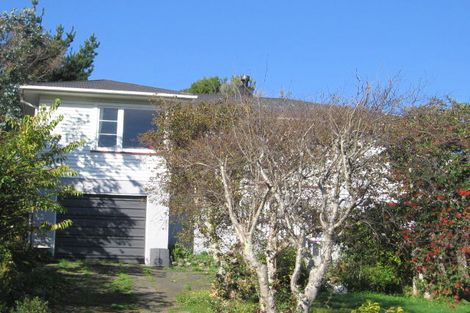 Photo of property in 32 Mahoe Street, Tawa, Wellington, 5028