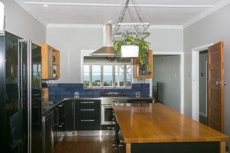 Photo of property in 421 Devon Street West, Lynmouth, New Plymouth, 4310