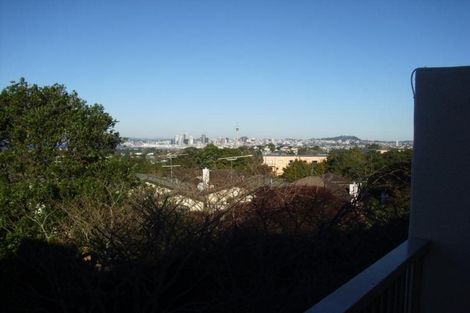 Photo of property in 2/268a Onewa Road, Birkenhead, Auckland, 0626