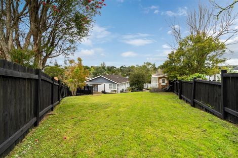Photo of property in 19 Agincourt Street, Glenfield, Auckland, 0629