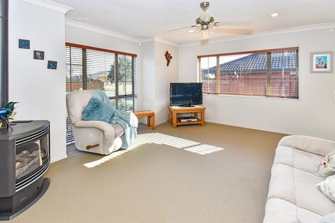 Photo of property in 217 Carnoustie Drive, Wattle Downs, Auckland, 2103