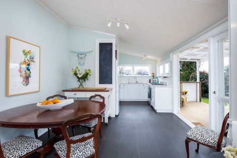 Photo of property in 17 Kowhai Street, Strandon, New Plymouth, 4312