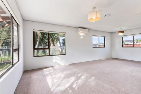 Photo of property in 2/146 Queen Street, Pukekohe, 2120