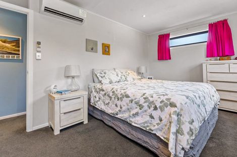 Photo of property in 32 Noall Street, Te Atatu Peninsula, Auckland, 0610