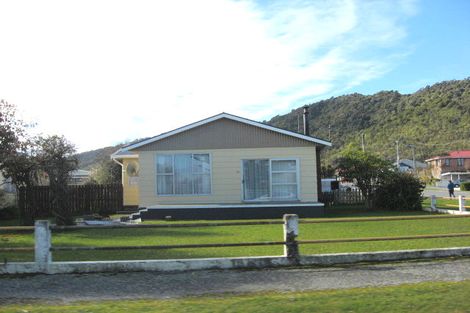 Photo of property in 61 Nelson Quay, Cobden, Greymouth, 7802