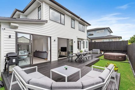 Photo of property in 10 Huaota Place, Botany Downs, Auckland, 2010