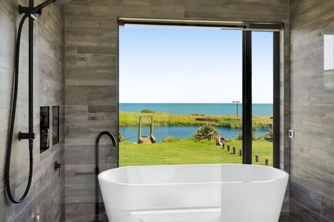 Photo of property in 21 Rosemount Road, Waverley, 4591