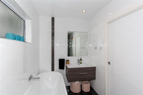 Photo of property in 30 Essex Street, Vogeltown, New Plymouth, 4310