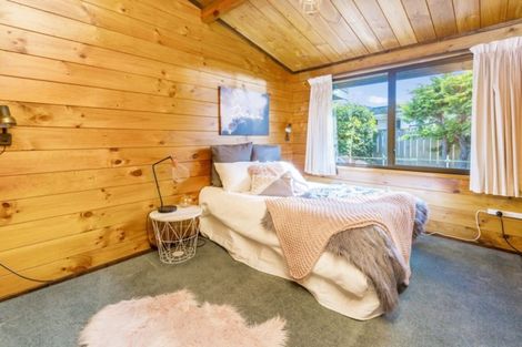 Photo of property in 8 Roband Crescent, Brown Owl, Upper Hutt, 5018