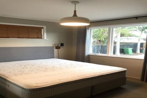 Photo of property in 140 Ennis Avenue, Pakuranga Heights, Auckland, 2010