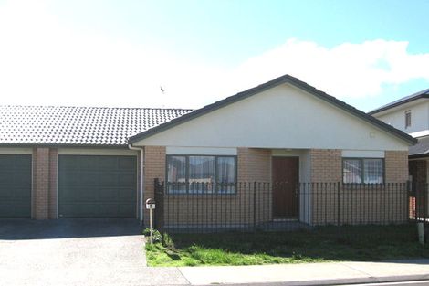 Photo of property in 4 Wakaroa Avenue, Te Atatu Peninsula, Auckland, 0610
